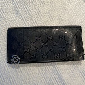 Gucci wallet on a chain, black.